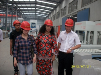 2012.7.21日坦桑尼亞總統(tǒng)夫人來我公司參觀指導、洽談合作